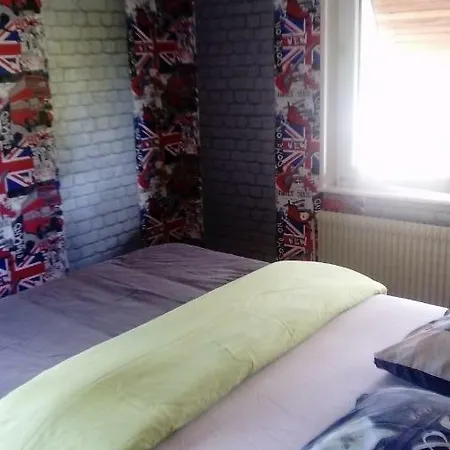 Au Gre Des Sentiers Chez Marie Et Pierre Bed & Breakfast 3*